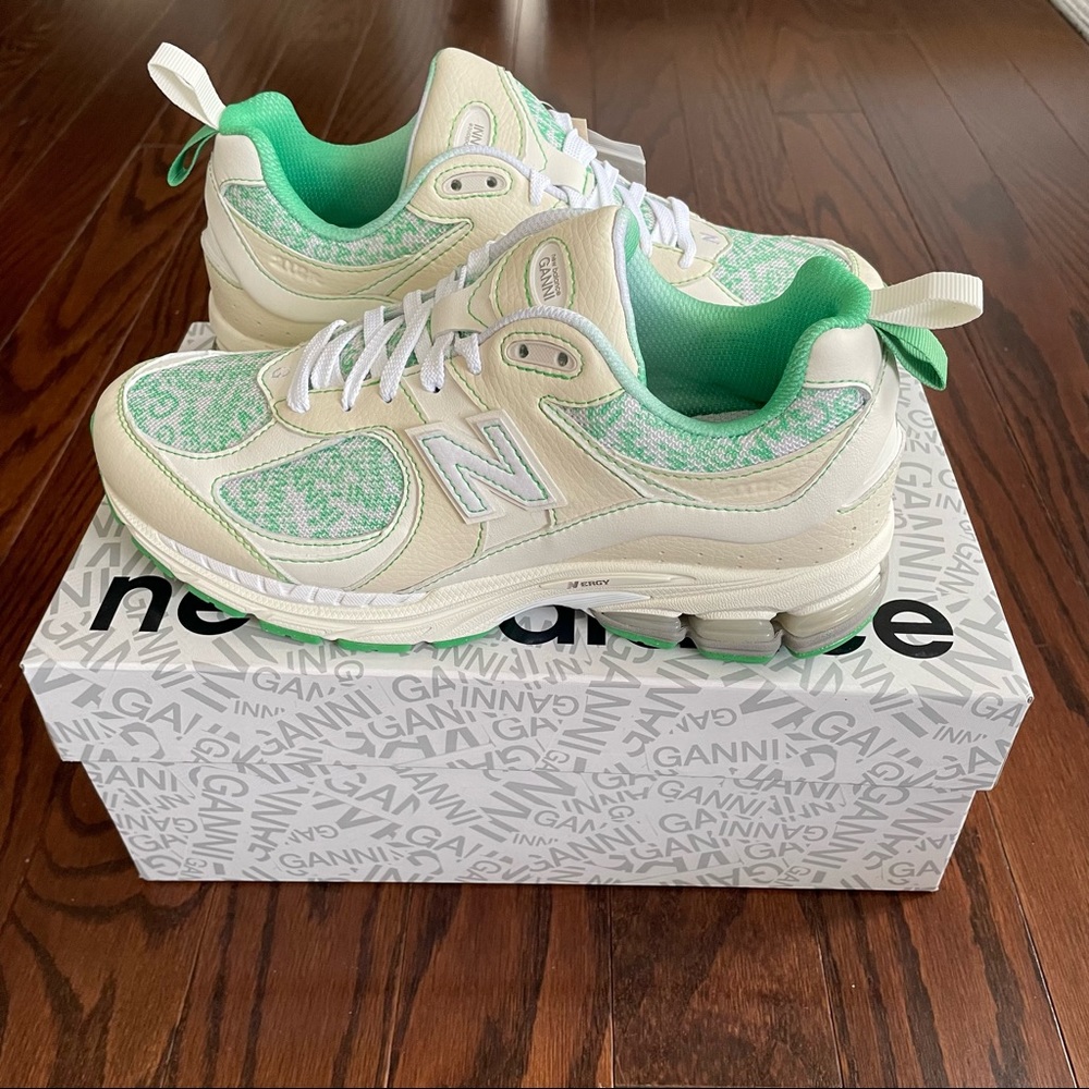 Rare BNWT New Balance x Ganni 2002R Turtledove with Island Green